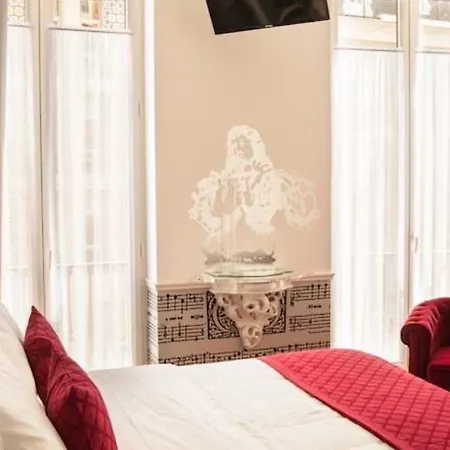 לינה וארוחת בוקר Teatro Boutique &